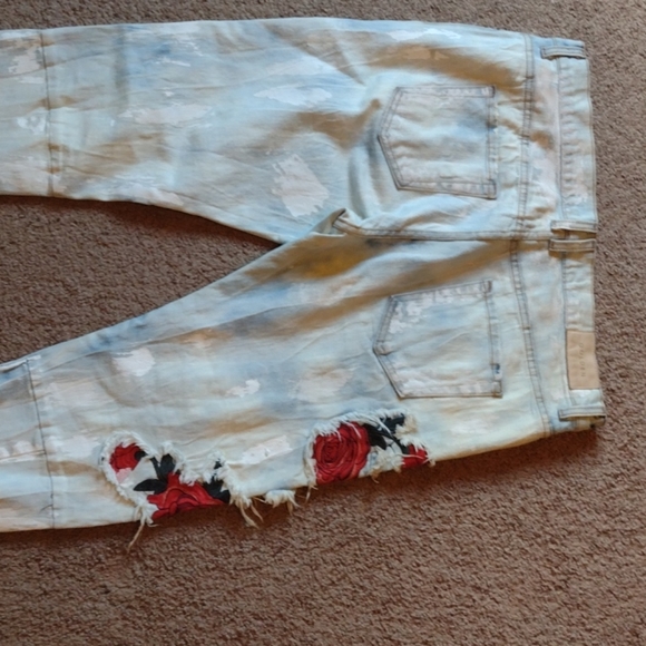 Golden - 38 W distressed denim jeans Rose patch - Picture 5 of 6